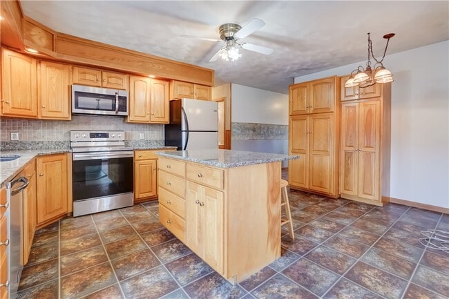 Building Photo - 681 NY-364