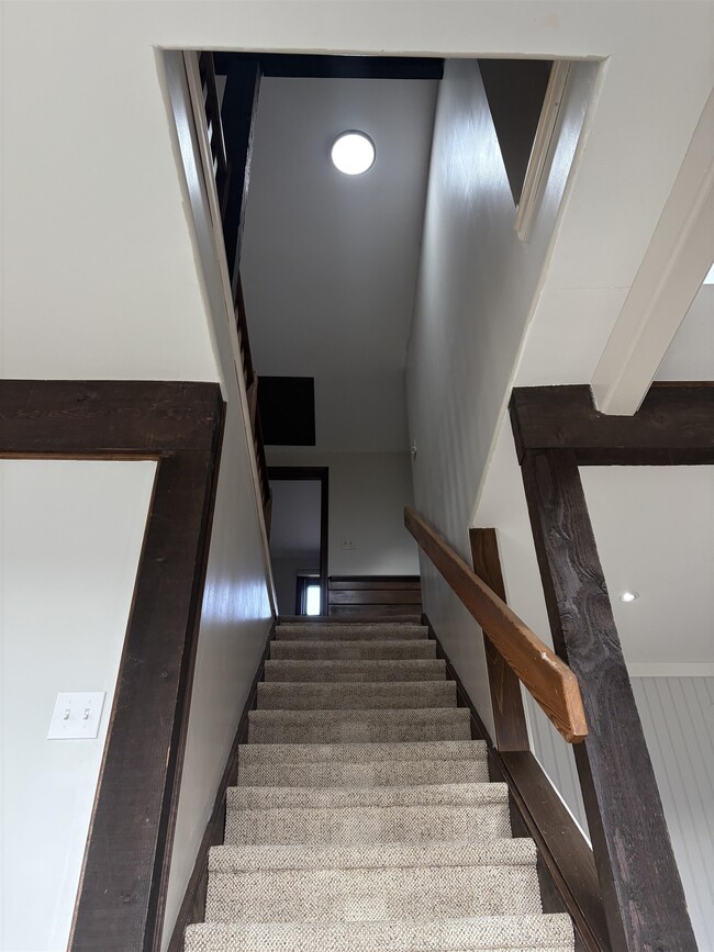 Building Photo - 290 Glen Ledge Rd