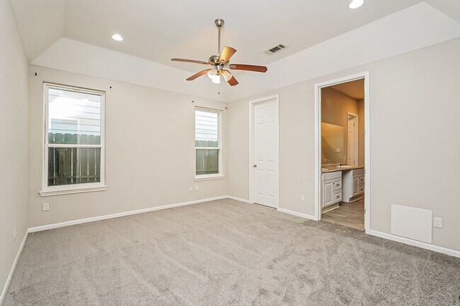 Building Photo - 10212 Carmencita Way