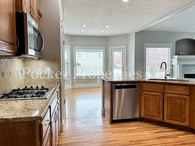 Building Photo - 874 E Forest Ridge Ct