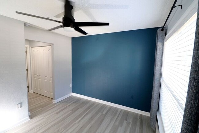 Building Photo - Newly renovated first floor condo! 2 bedrooms