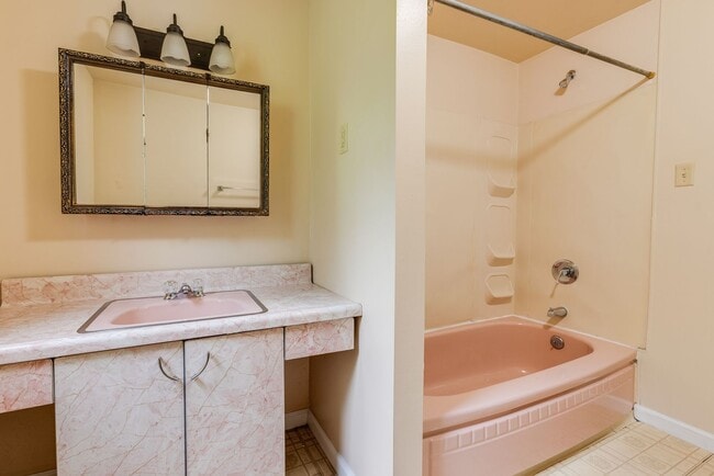 Building Photo - 2642 Quarry St