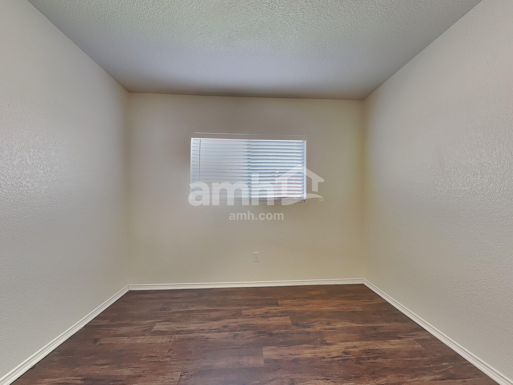 Building Photo - 8528 Hawkview Dr