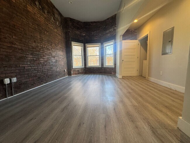 Building Photo - 1960 W 65th St