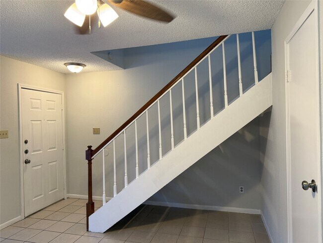 Building Photo - 2120 El Paseo St