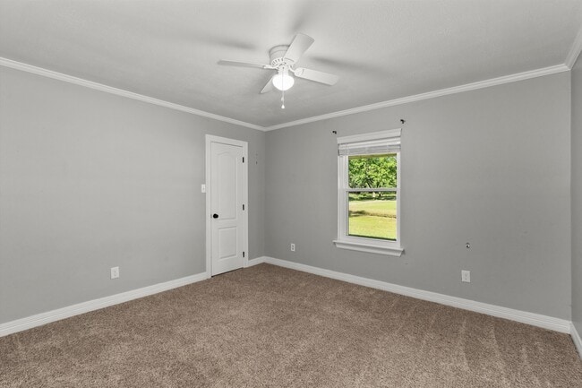 Building Photo - 300 Shadow Ridge Dr