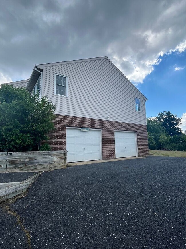 Building Photo - Beautiful 3 Bedroom house in Fishersville ...