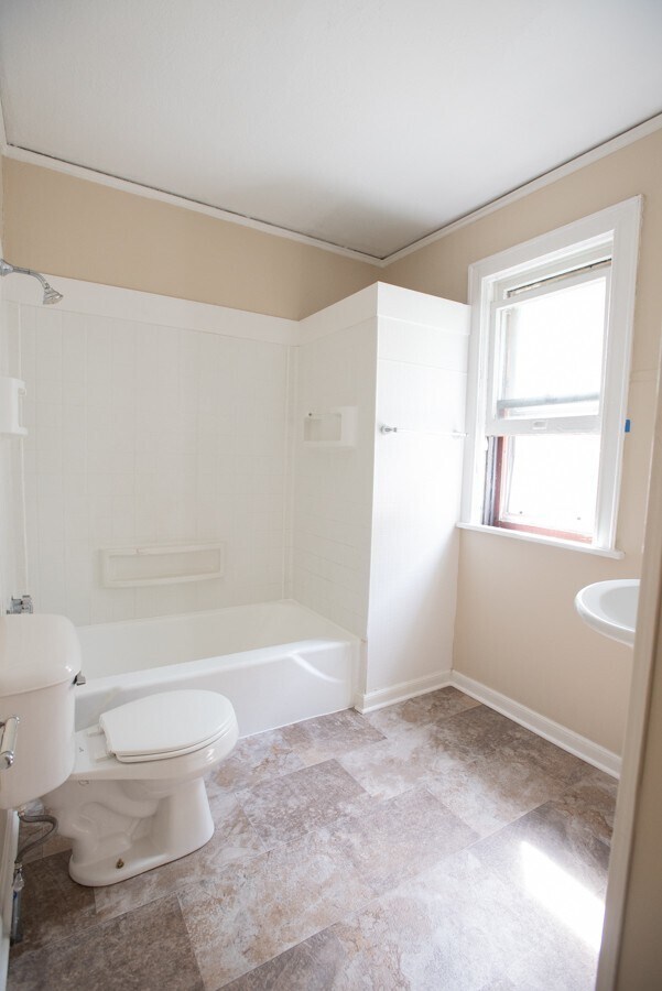 Building Photo - 2724-2726 N Murray Duplex