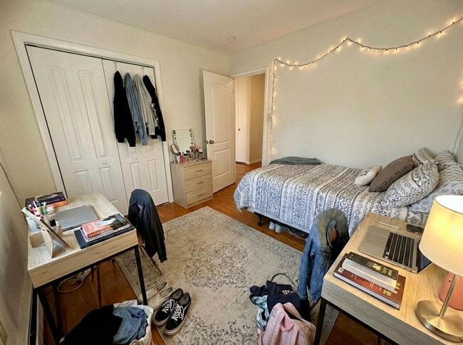 Building Photo - 3 Bedroom 2.5 Bathroom Townhome in Camp Hill!