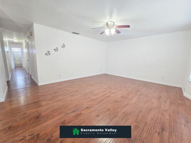 Building Photo - 8440 Sierra Sunset Dr