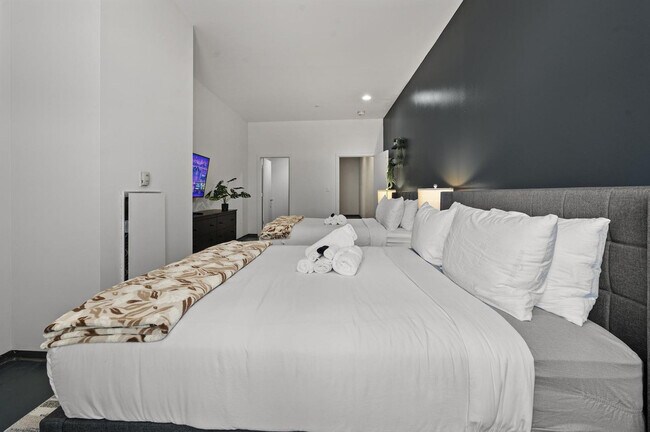 Building Photo - 160 E Berkeley St