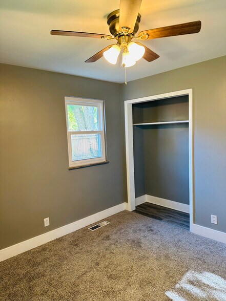 Building Photo - 487 Warr Ln