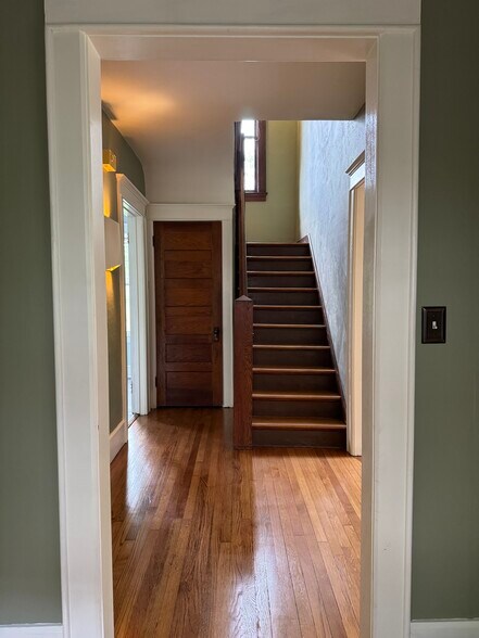 Building Photo - 608 Ackerman Ave