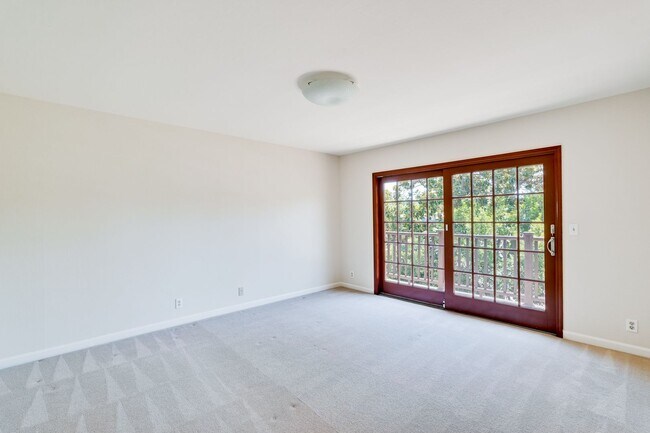 Building Photo - $8500-Mountain View  4 bedroom 3 baths in great neighborhood!