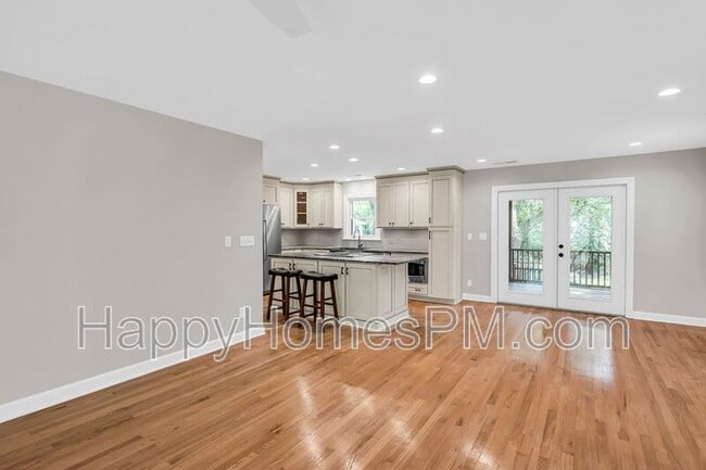 Building Photo - 236 Bayview Drive