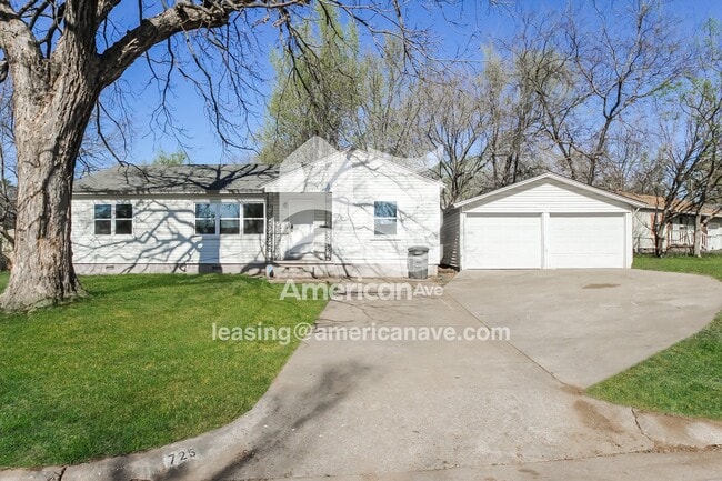 Building Photo - 725 E 42nd St N