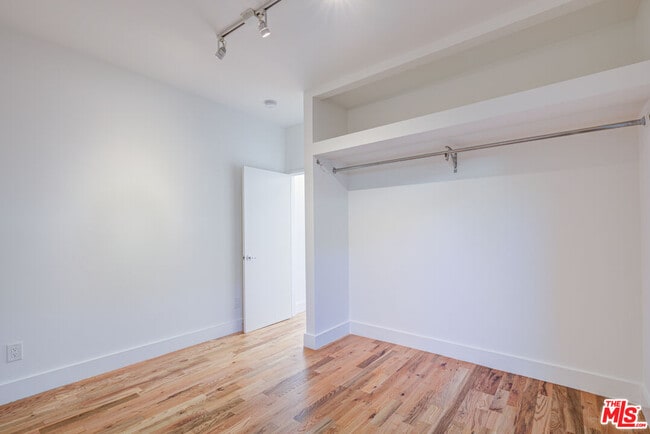 Building Photo - 3216 Bellevue Ave