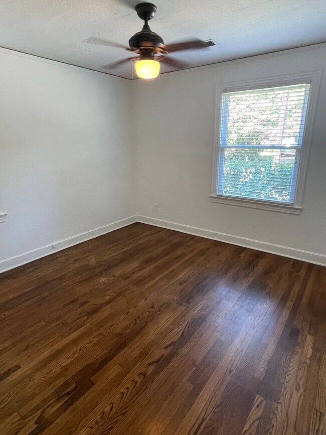 Building Photo - 3BD/1BA Home located Near U of M!