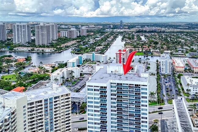 Building Photo - 3140 S Ocean Dr