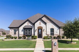 Building Photo - 6855 Four Sixes Ranch Rd