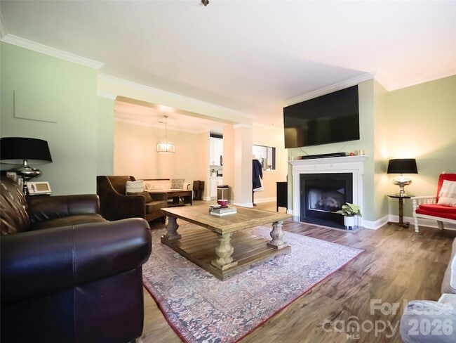 Building Photo - 5609 Fairview Rd