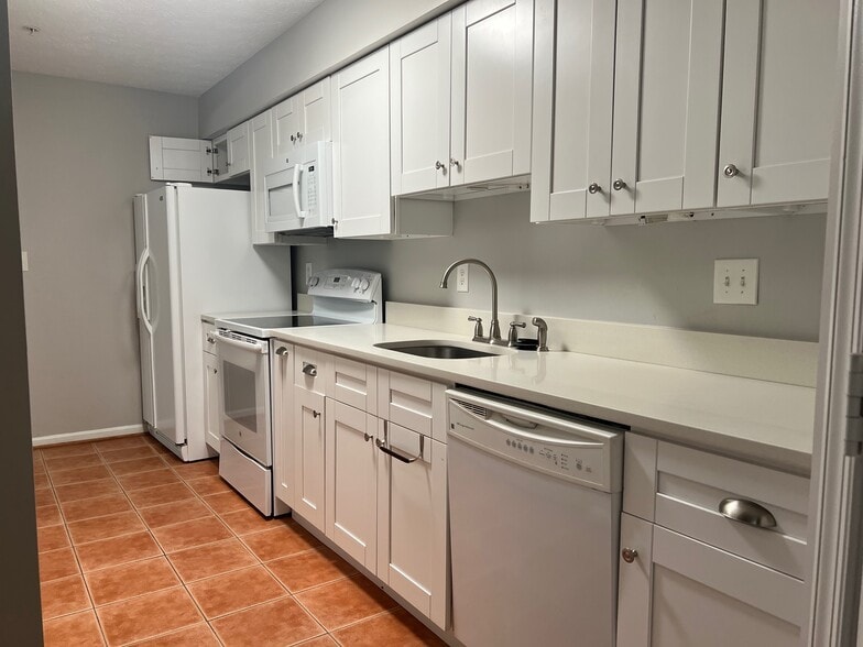 Building Photo - 3704 Excalibur Ct