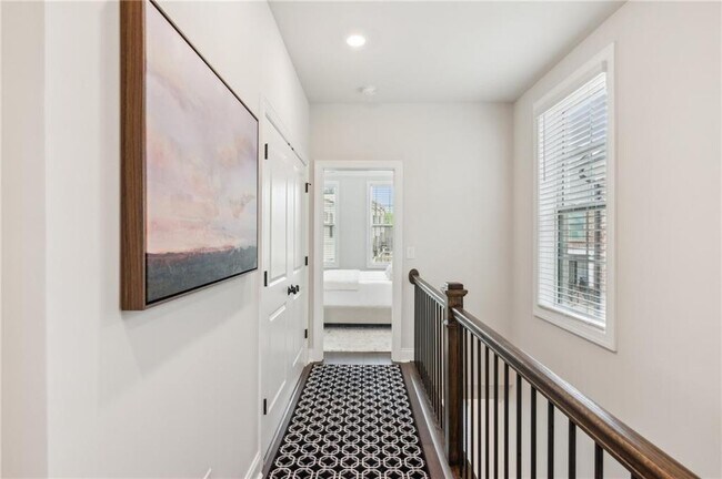 Building Photo - 427 Burton Dr