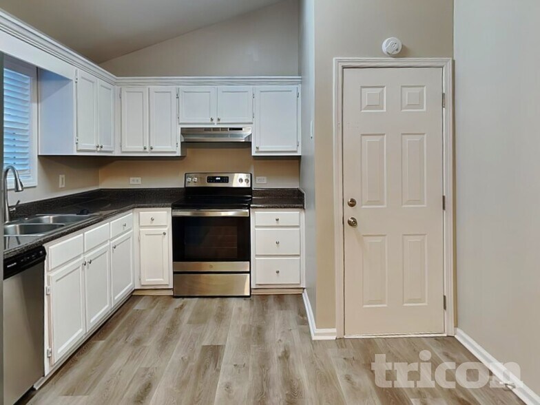 Building Photo - 210 Kennedy Dr