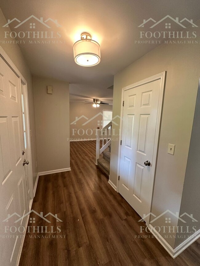 Building Photo - Comfort & Space in a Great Location! 3-Bed...