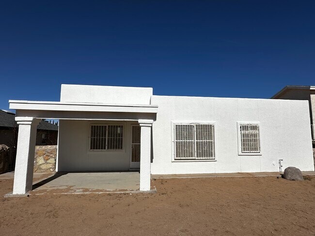 Building Photo - 12100 Dos Rios Dr