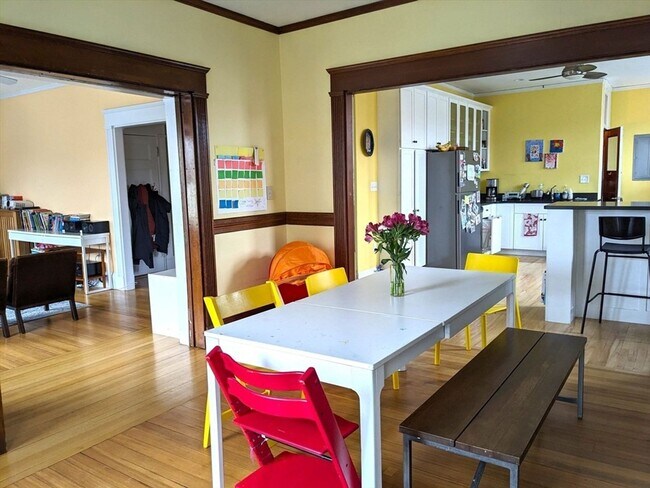 Building Photo - 3 bed/1.5 bath with One parking spot included.