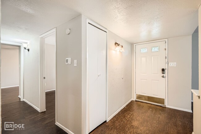 Building Photo - 8314 Kensington Dr
