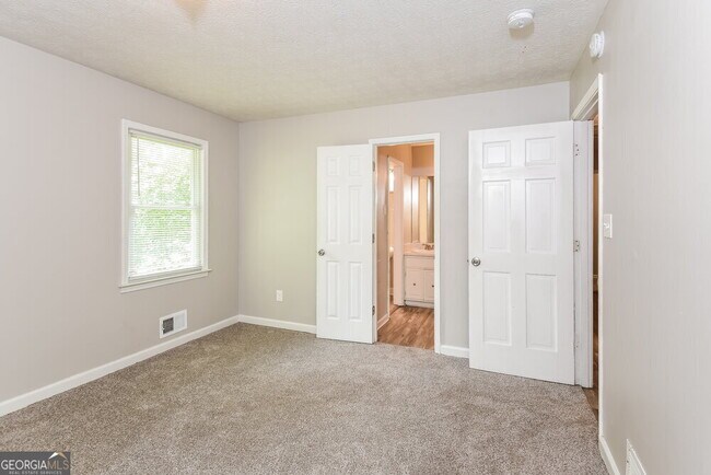 Building Photo - 4641 Flint Hill Rd SW