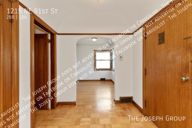 Building Photo - 1215 NE 91st St