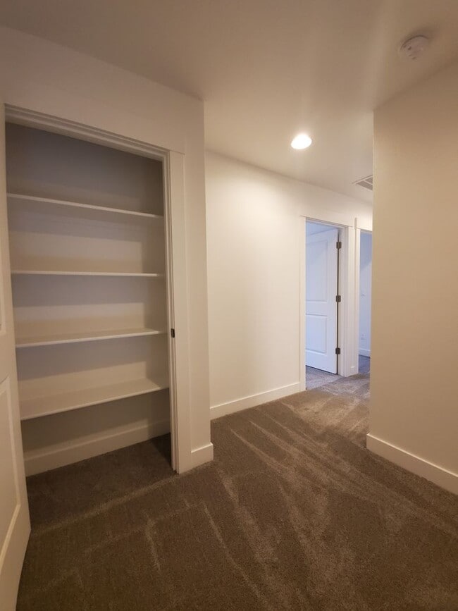 Building Photo - 522 Bedrock Loop