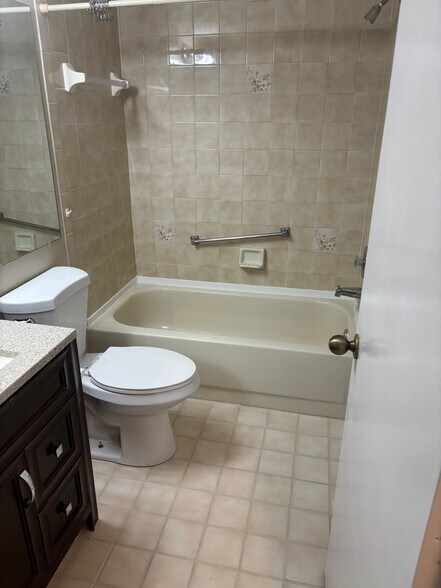 Building Photo - 2504 SE Anchorage Cove