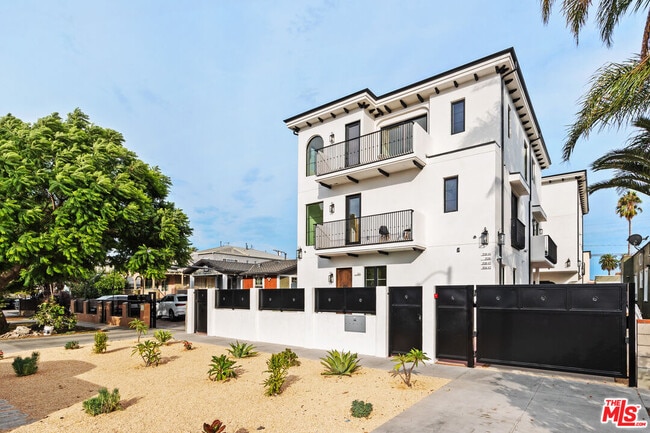 Building Photo - 2324 S Dunsmuir Ave