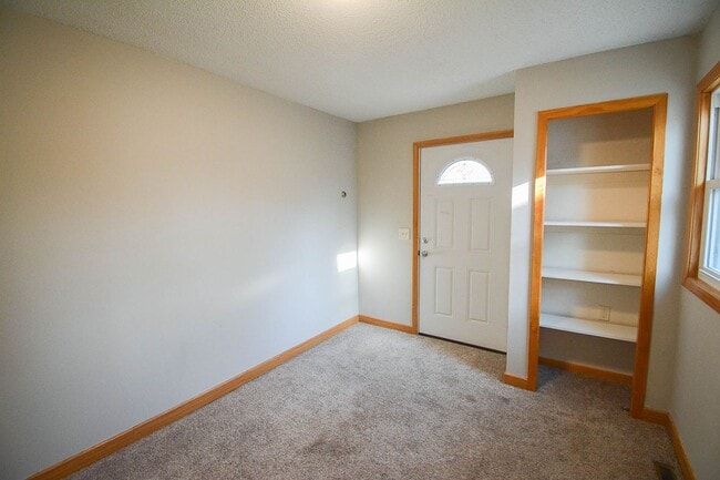 Building Photo - Rent Special!  2 Bed, 1 Bath Home Near Mayo Clinic