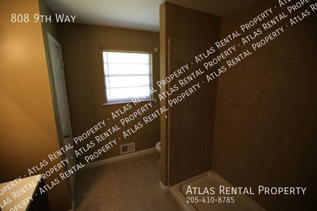 Building Photo - 808 9th Way