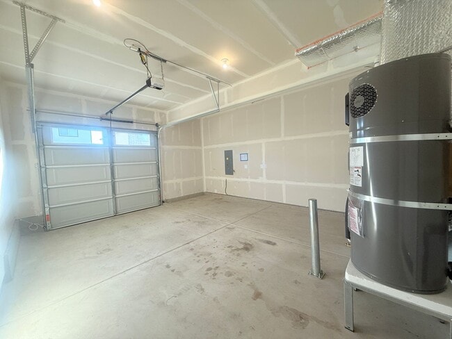 Building Photo - Beautiful 3-Bedroom + Bonus Loft Home in B...