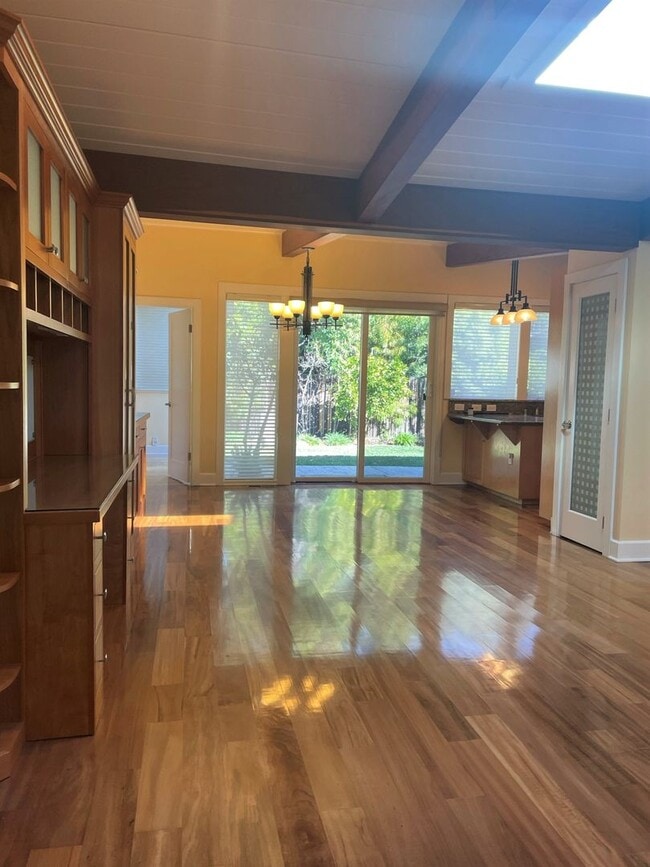 Building Photo - Serene, Executive 5 Bedroom 3 Bath Home with Private Front yard and Backyard - Palo Alto