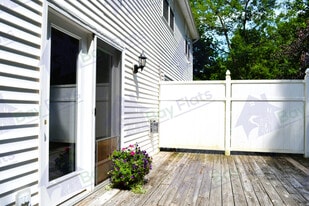 Building Photo - 41195 Friendship Ct