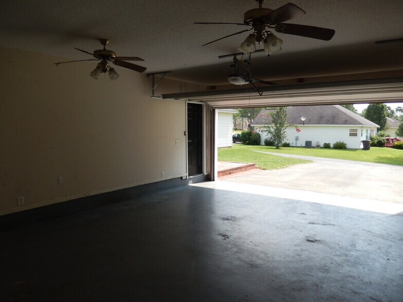 2 Car Garage - 2065 Pinemount Blvd
