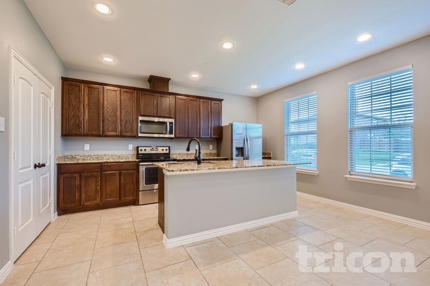 Building Photo - 1990 Timber Oaks Dr