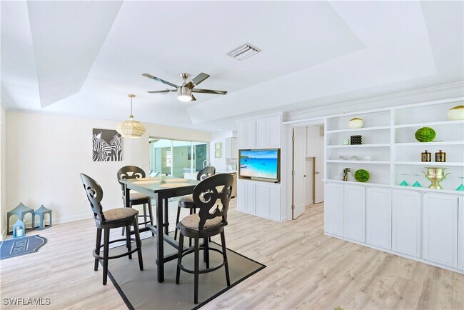 Building Photo - 2125 Marina Dr