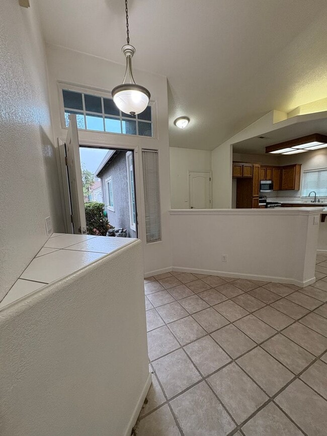 Building Photo - 3 Bedroom Home