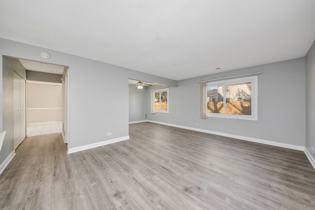 Building Photo - 1150 Singleton Dr