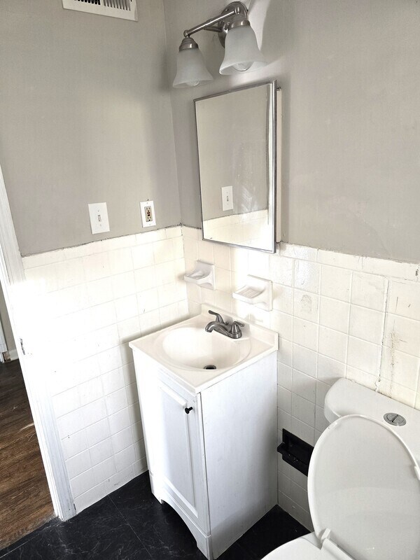 Building Photo - 1135 Sells Ave SW