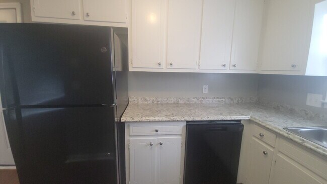 Building Photo - "Spacious 2-Bed, 2-Bath Gem in Huntsville's Heart – Your Ideal Retreat Awaits!"