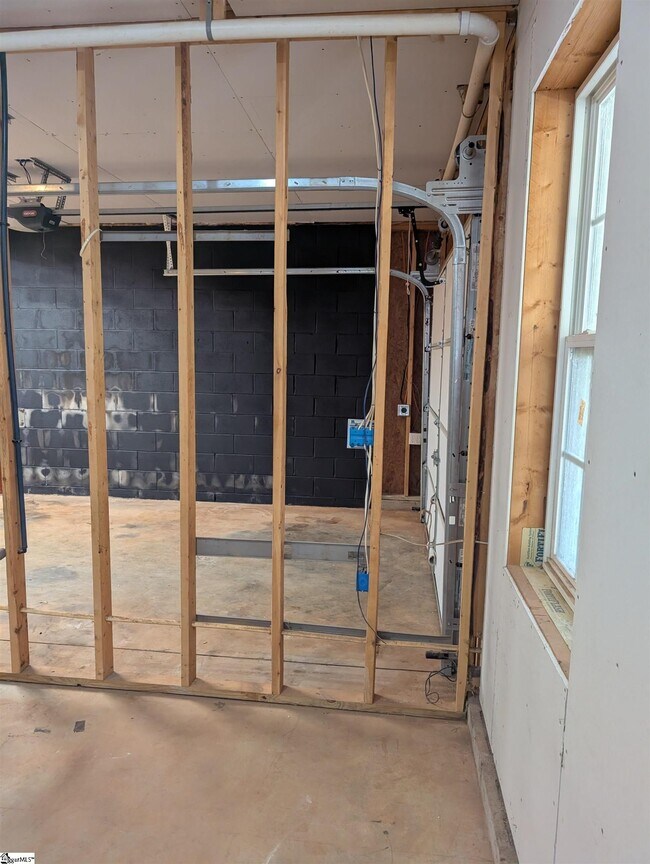 Building Photo - 154 S Lake Emory Dr